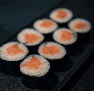 Макі з копченим лососем